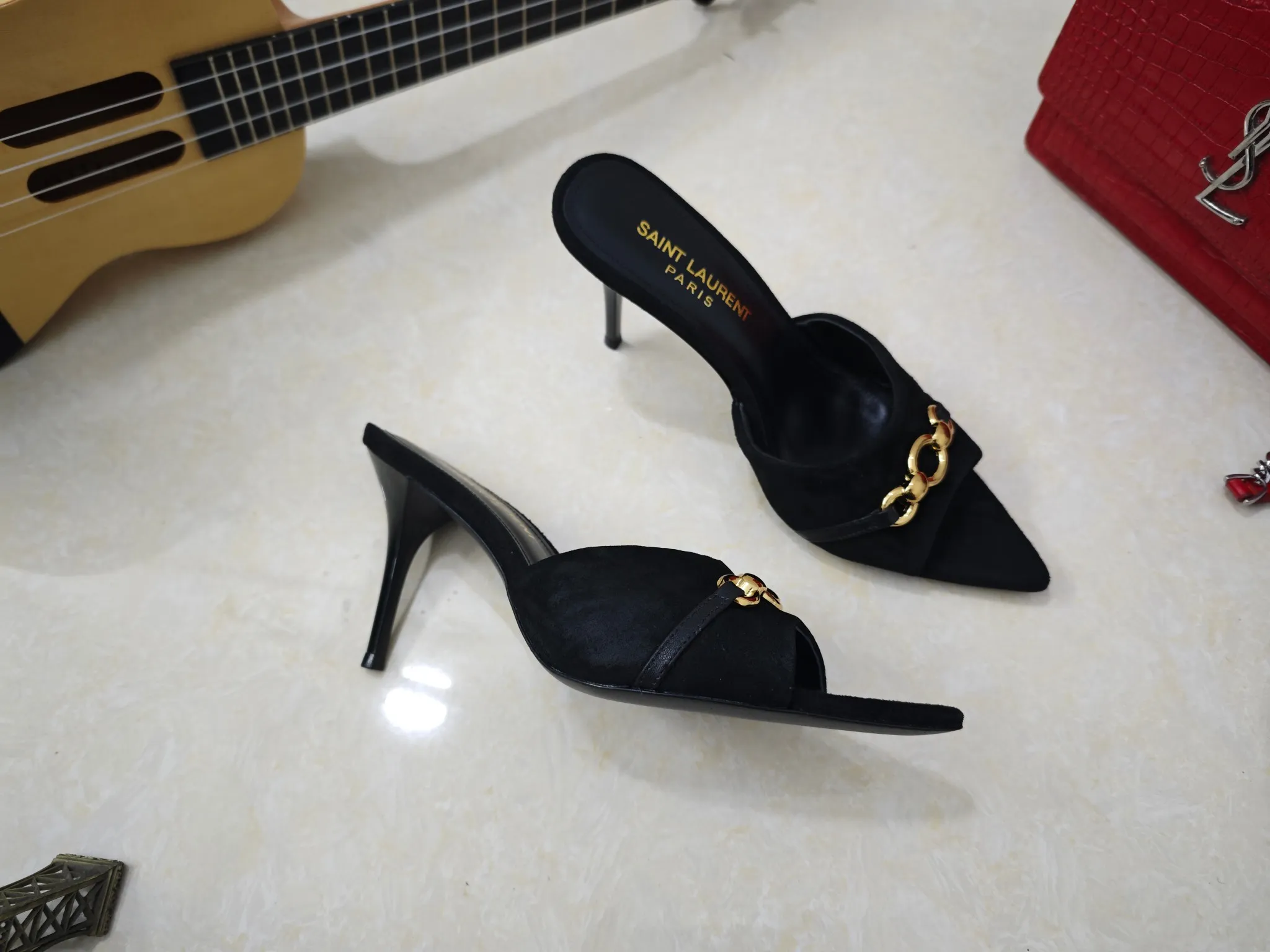 👟👟Ex-factory price 520👟👟【Saint Laurent】Yves Saint Laurent, stiletto heel YSL sandals💃2025 early spring counter synchronizes the latest styles, YSL, decoration👠 Classic and high-quality glamorous masterpieces, the hottest spring and summer series in the counter, with temperament, fashion, classic and attractive design style 😌The effect on the feet is particularly beautiful〰️, the materials are imported from Italy 🇮🇹Black sheep, lining, and foot pads; sheepskin, mid-heeled sandals, size 35-41 (34.41.42 must be customized, non-refundable) outsole; imported genuine leather outsole, with full counter packaging